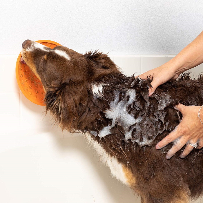 LickiMat Splash Orange Bathtime Helper
